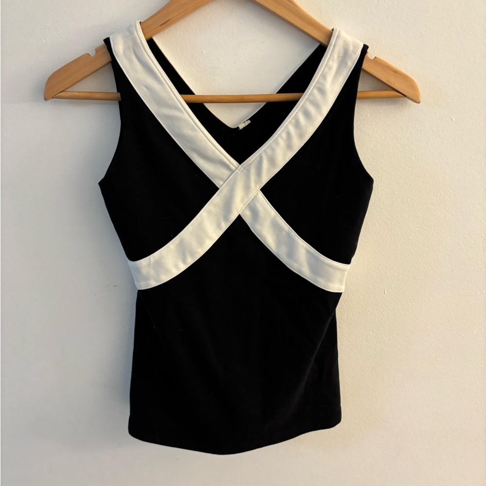 Lululemon Black and White Built in Bra Athletic Tank Top, Size 4, Great shape!